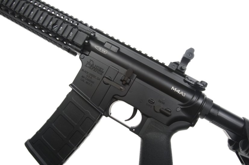 EMG Daniel Defense M4A1 RII, 12,5 inch, negro, Cyma Platinum, CM.105